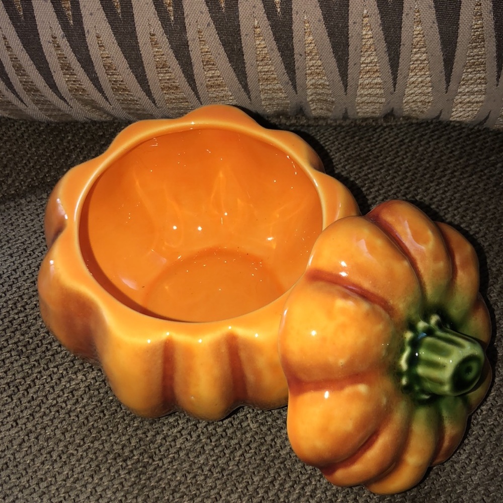 Olfaire Pottery Majolica Pumpkin Candy Dish with Lid - Made in Portugal - Picture 2 of 4